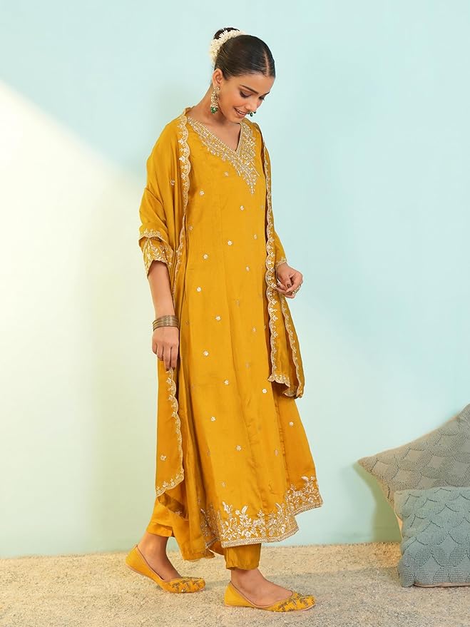 Kurta with Pant and Dupatta Sets - Image 5
